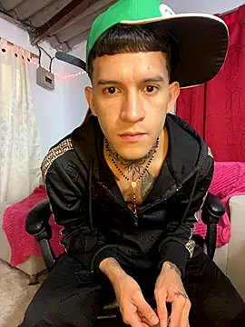 Snapshot of dilan_abraham12 chatting on 7, 11, 2025 dilan abraham12 online show from 7, 11, 2025