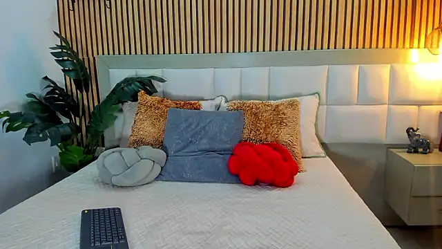 Roseaurora online show from 12, 1, 2026