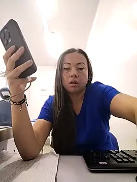 Snapshot of Madisson-04_ chatting on 20, 10, 2025 Madisson-04 online show from 20, 10, 2025