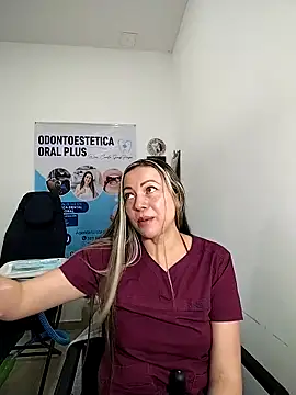 Snapshot of Madisson-04_ chatting on 26, 11, 2025 Madisson-04 online show from 26, 11, 2025