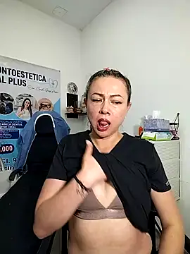 Snapshot of Madisson-04_ chatting on 28, 11, 2025 Madisson-04 online show from 28, 11, 2025