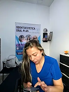 Snapshot of Madisson-04_ chatting on 2, 12, 2025 Madisson-04 online show from 2, 12, 2025