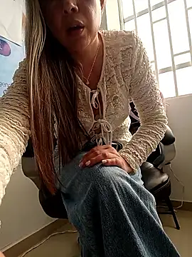 Snapshot of Madisson-04_ chatting on 18, 5, 2026 Madisson-04 online show from 18, 5, 2026