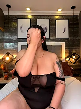 SophieCurves online show from 8, 10, 2025