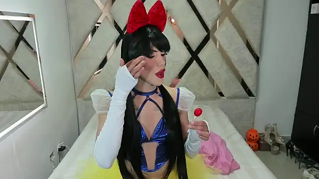 Snapshot of Barbieoonfire chatting on 5, 11, 2025 Barbieoonfire online show from 5, 11, 2025