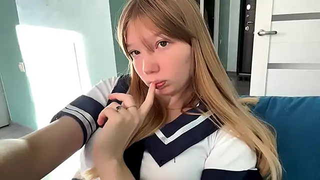 Snapshot of Sweet_horizon chatting on 3, 10, 2025 Sweet horizon online show from 3, 10, 2025