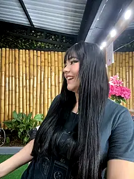 jasmincollin  online show from 4, 11, 2025