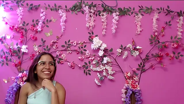 skinnysofia18 online show from 3, 12, 2025