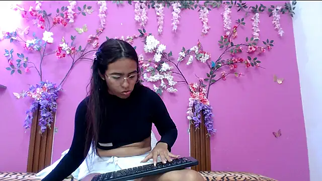 skinnysofia18 online show from 29, 3, 2026