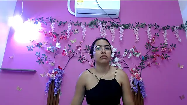 skinnysofia18 online show from 24, 4, 2026