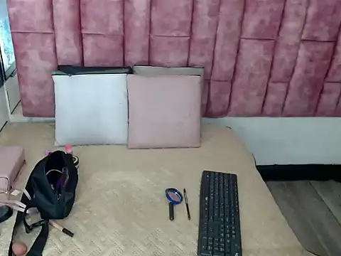 Penelopee Rouse online show from 29, 10, 2025