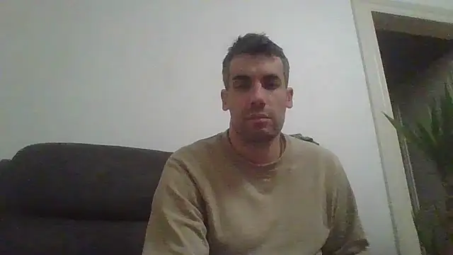 Snapshot of JulioIsHere4you chatting on 18, 12, 2025 JulioIsHere4you online show from 18, 12, 2025