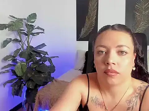 RubyStrong online show from 10, 10, 2025