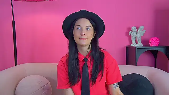 MollyMillsen online show from 21, 11, 2025