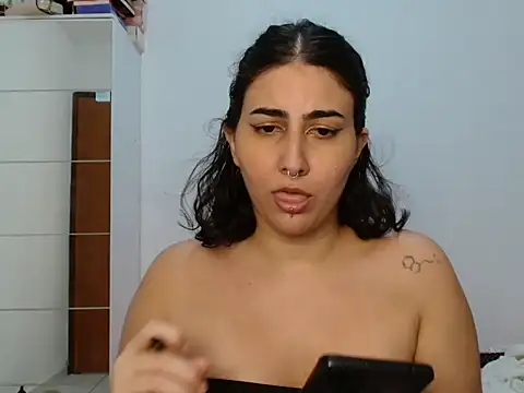 Snapshot of ApenasLys chatting on 12, 4, 2026 ApenasLys online show from 12, 4, 2026