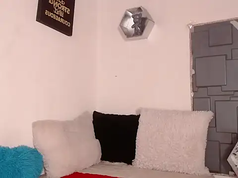 Trinity Knox online show from 15, 10, 2025