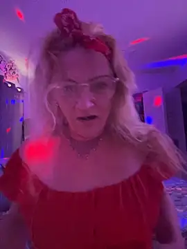 Snapshot of Goldenndoll chatting on 15, 9, 2025 Goldenndoll online show from 15, 9, 2025