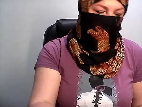 Snapshot of EllaLove2277 chatting on 17, 5, 2026 EllaLove2277 online show from 17, 5, 2026