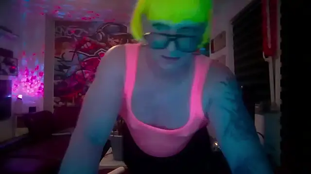 hellgirl1980 online show from 17, 7, 2026