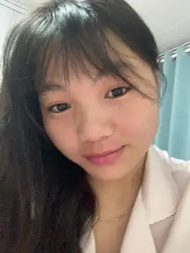 Emlyly-18 online show from 18, 10, 2025