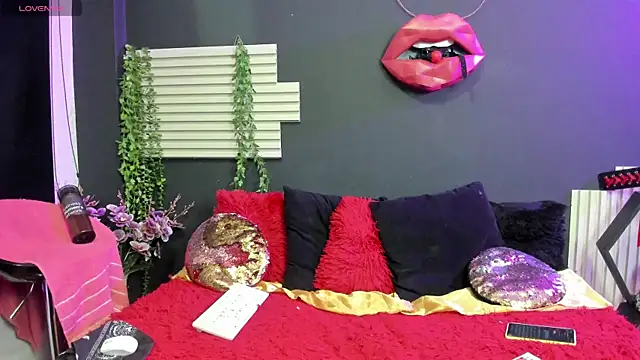 Snapshot of kinky_momm chatting on 19, 6, 2026 kinky momm online show from 19, 6, 2026