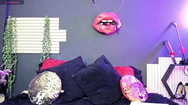 Snapshot of kinky_momm chatting on 18, 7, 2026 kinky momm online show from 18, 7, 2026