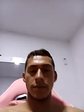 Snapshot of Boy_hot- chatting on 15, 9, 2025 Boy hot- online show from 15, 9, 2025