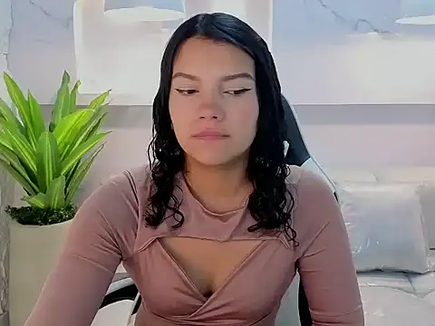 Snapshot of antonela_tp chatting on 2, 10, 2025 antonela tp online show from 2, 10, 2025