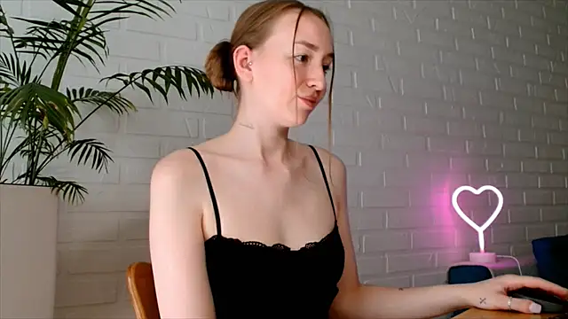 WhitePrincessLuna online show from 6, 7, 2026
