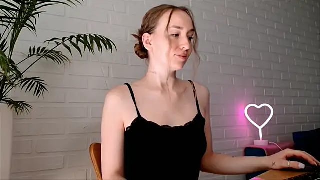 WhitePrincessLuna online show from 19, 7, 2026