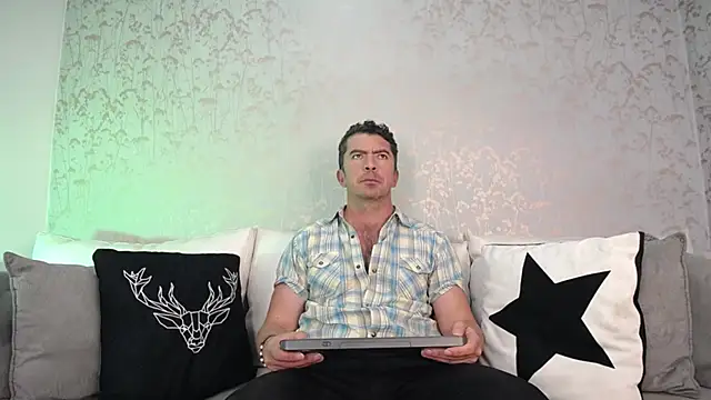 Snapshot of JuanKarloz_ chatting on 2, 10, 2025 JuanKarloz online show from 2, 10, 2025