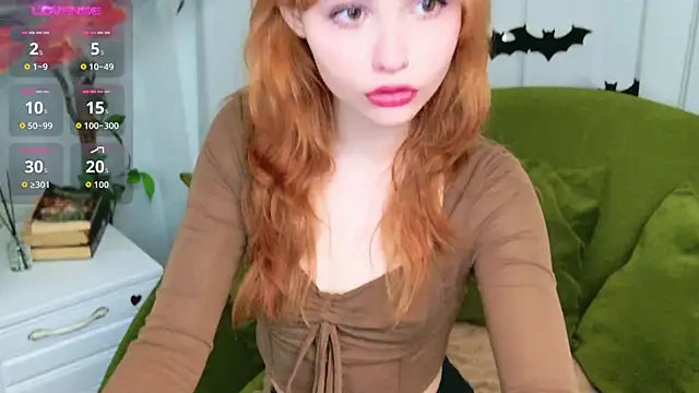 Snapshot of AlisHanson chatting on 24, 10, 2025 AlisHanson online show from 24, 10, 2025