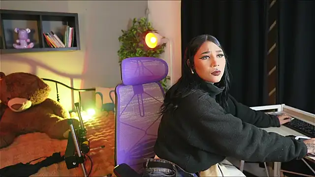 Anaya olyx online show from 11, 10, 2025