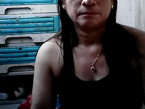 Snapshot of yoursPinayMama1682 chatting on 6, 10, 2025 yoursPinayMama1682 online show from 6, 10, 2025