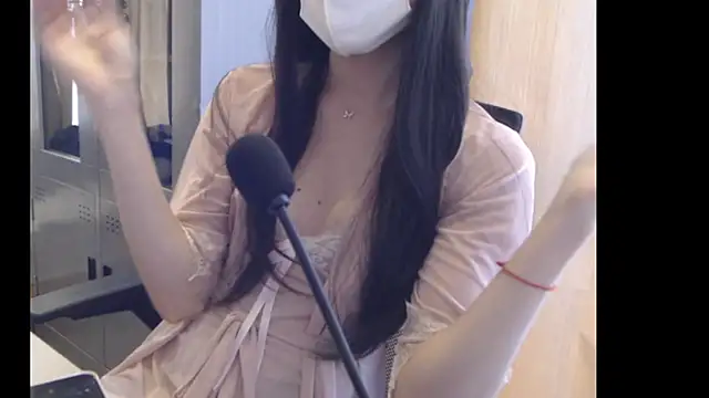 Snapshot of Jying_818 chatting on 29, 10, 2025 Jying 818 online show from 29, 10, 2025