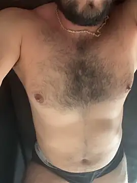 Snapshot of _Famous_ chatting on 25, 9, 2025 Famous online show from 25, 9, 2025