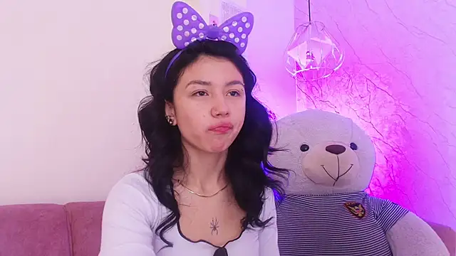 april bennett online show from 28, 10, 2025