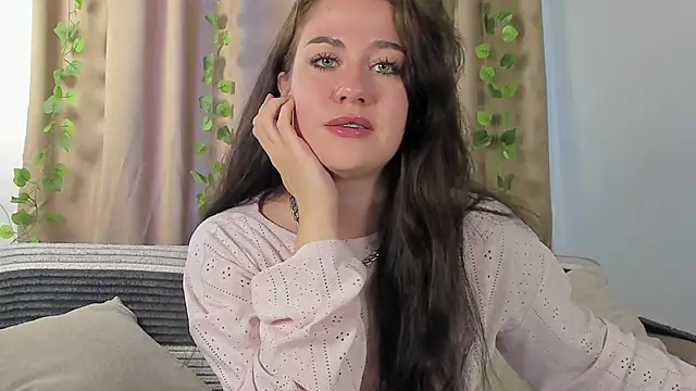 MiaKhallirae online show from 6, 10, 2025