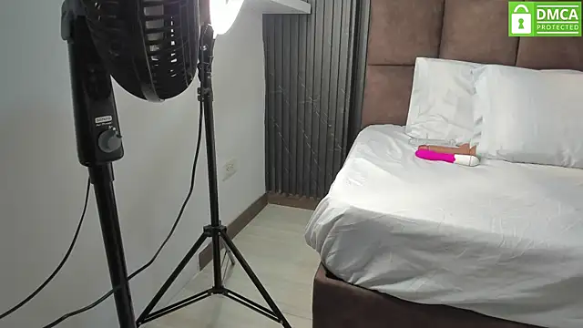 Sussy Vixen online show from 26, 9, 2025