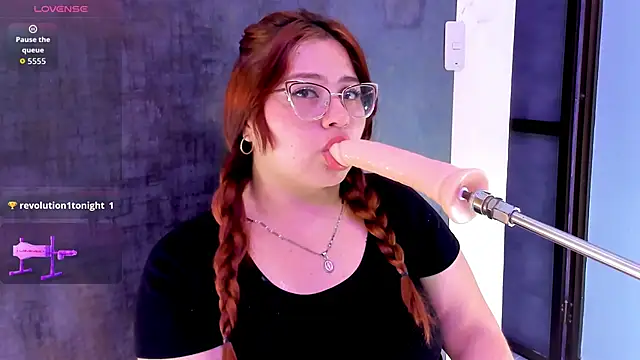 Snapshot of alana_glasses chatting on 18, 9, 2025 alana glasses online show from 18, 9, 2025