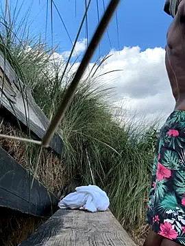 Snapshot of toy-boyluv chatting on 6, 10, 2025 toy-boyluv online show from 6, 10, 2025