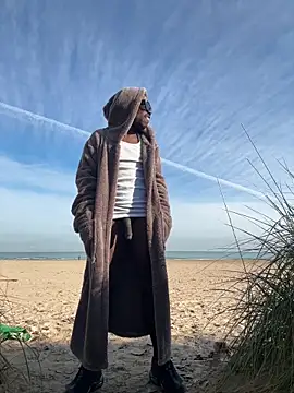 Snapshot of toy-boyluv chatting on 22, 11, 2025 toy-boyluv online show from 22, 11, 2025