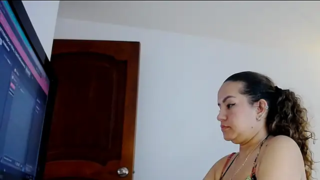 Snapshot of Dulce__Lovee chatting on 24, 9, 2025 Dulce Lovee online show from 24, 9, 2025