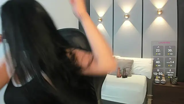 ashly moonn online show from 5, 4, 2026