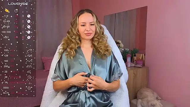 Snapshot of Hloya_Mei chatting on 15, 9, 2025 Hloya Mei online show from 15, 9, 2025