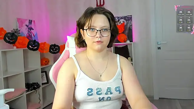 Mila  Cutee online show from 4, 11, 2025