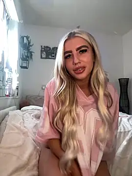 BlondeBetty online show from 12, 9, 2025