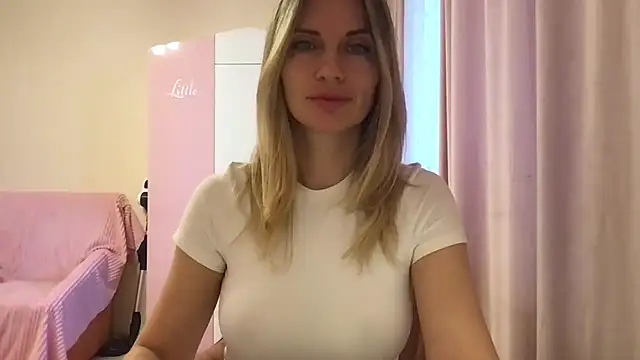Snapshot of KarelliaStar chatting on 5, 5, 2026 KarelliaStar online show from 5, 5, 2026