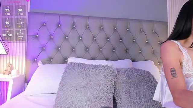 LunaBloomn online show from 12, 2, 2026