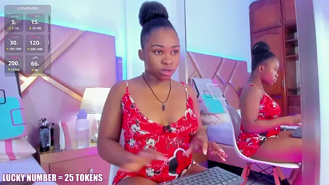 Snapshot of SophieSinclair chatting on 1, 2, 2026 SophieSinclair online show from 1, 2, 2026